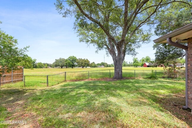 Building Photo - 116 Longfellow Dr