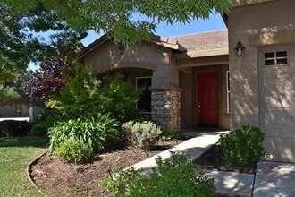 Building Photo - Beautiful Single-Story Home in a Desirable Lincoln Neighborhood!