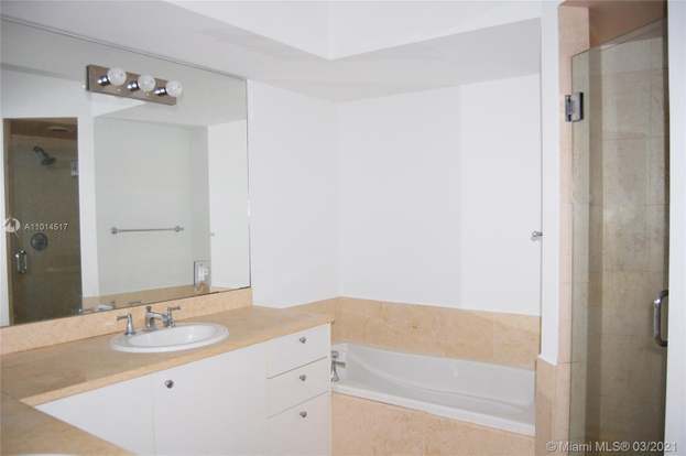 Building Photo - 20000 E Country Club Dr