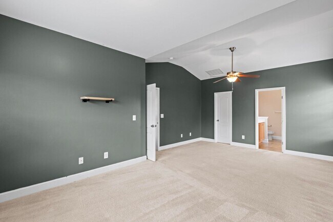 Building Photo - 3 bedroom Ranch Available Now!