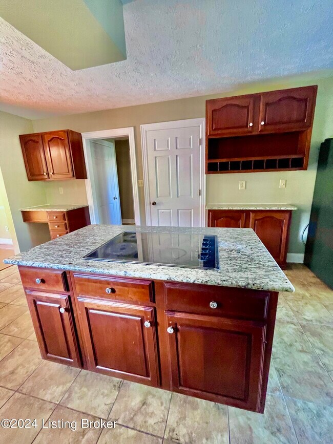 Building Photo - 4612 Deepwood Ct