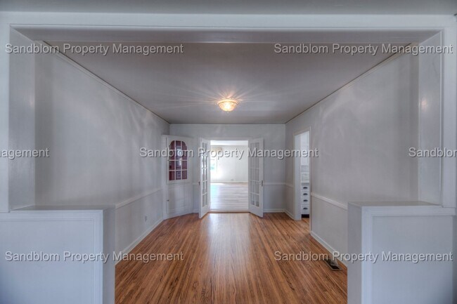 Building Photo - For Lease | Brookside | $1800 Rent | Available now!