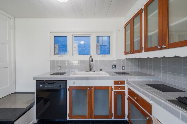 Building Photo - 720 8th St
