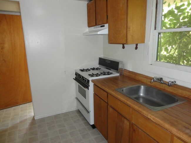 Building Photo - 1417 Marsh St