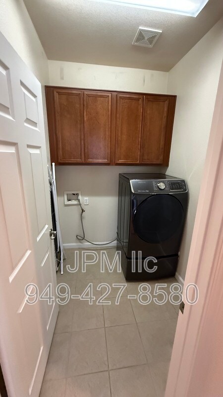 Building Photo - 565 Connemaras Ct