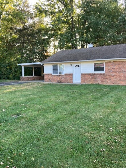 Primary Photo - 4310 E Deckard Dr