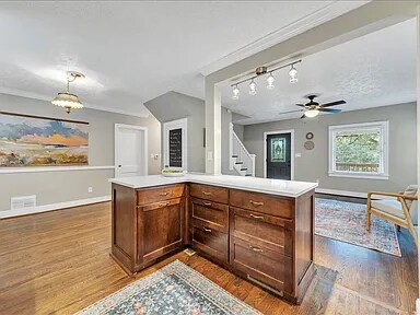 Building Photo - 823 Windsor Ave SW