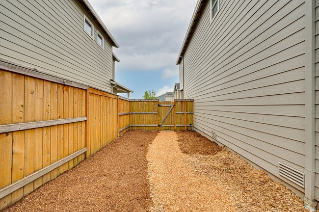 Building Photo - Beautiful Three Bedroom in Taverner Ridge!