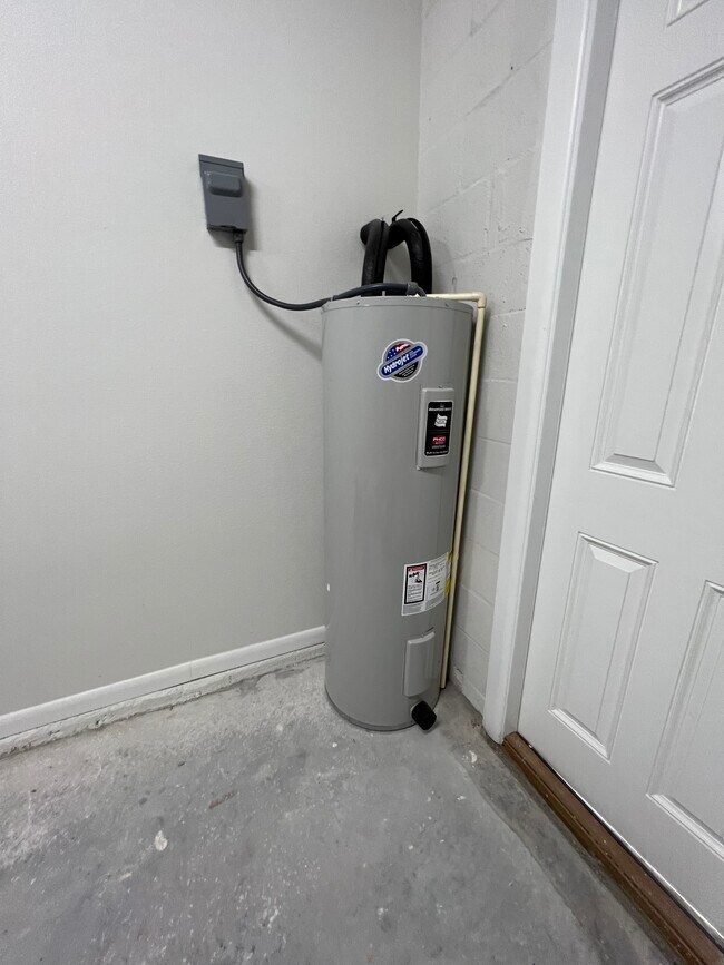 Building Photo - 1025 Jupiter Loop