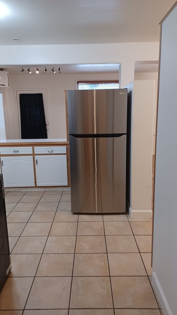 Building Photo - Single Level, Ground Floor, 3 Bed/1 Bath A...
