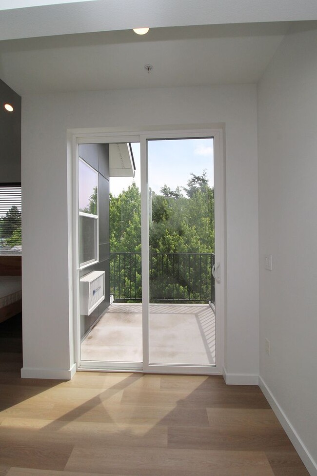 Building Photo - 2516 NE Flanders St