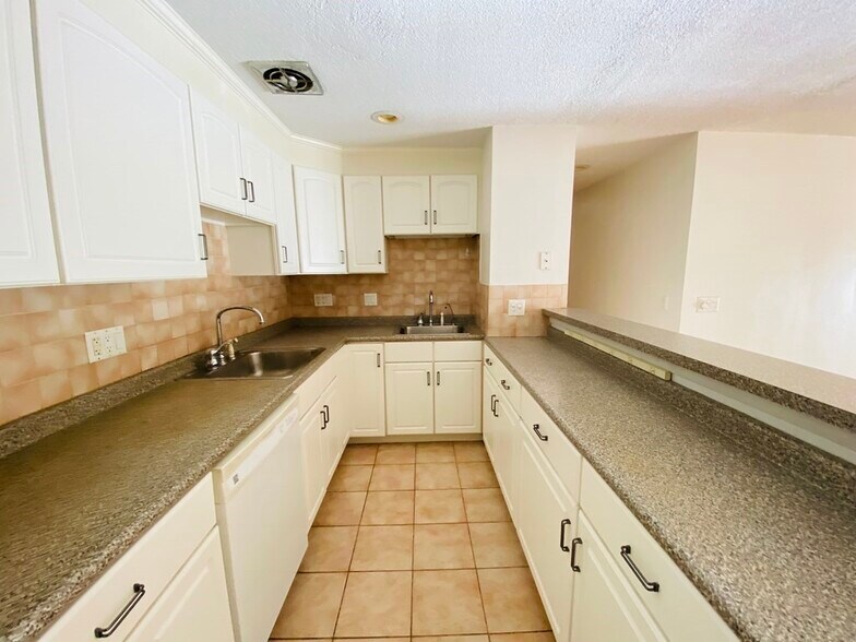 Building Photo - 50 Green St