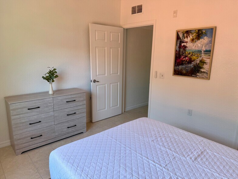Building Photo - 26700 Rosewood Pointe Dr