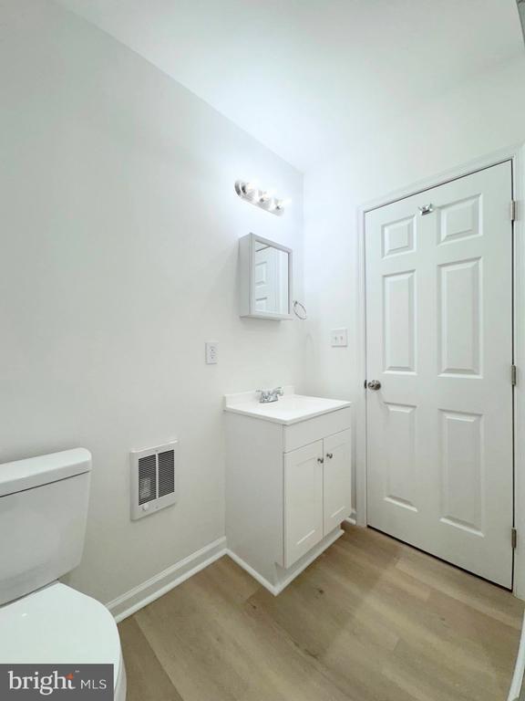 Building Photo - 319 E Lehigh Ave