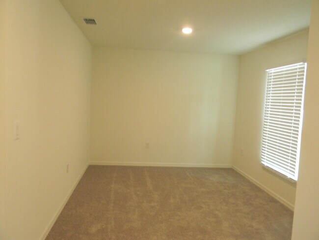 Building Photo - 491 Windswept Ave SW