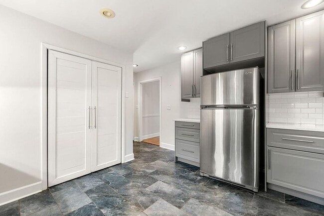 Building Photo - 161 Deerwood Cir