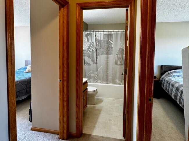 Building Photo - Affordable Non-smoking townhouse in SW Rochester 2beds 2 baths 1 car attached garage washer dryer...