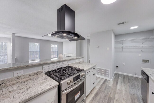 Building Photo - Modern 1 Bedroom with Open Kitchen
