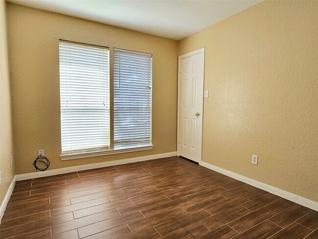 Building Photo - 21070 Southern Colony Ct