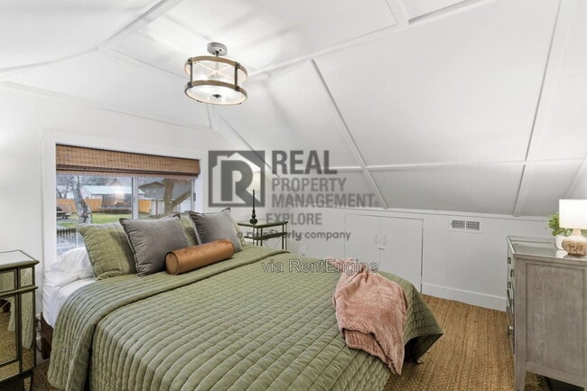 Building Photo - 809 3rd Ave W