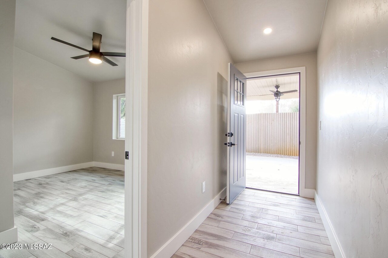 Building Photo - 892 E Glenn St