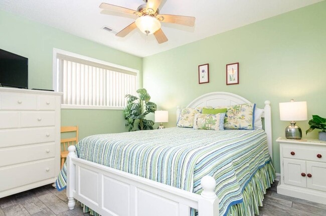 Building Photo - 1437 Fort Fisher Blvd S