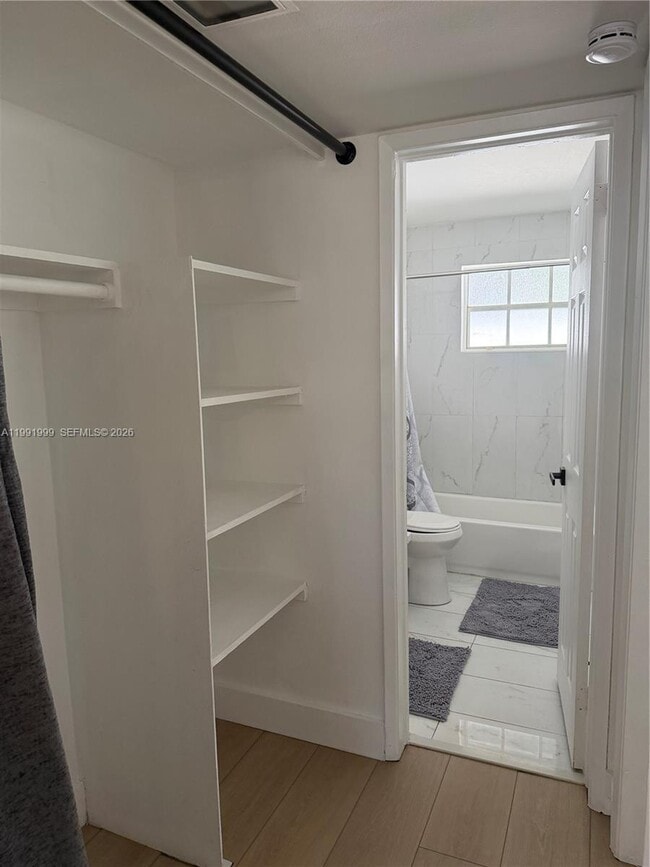 Building Photo - 1425 NE 56th St