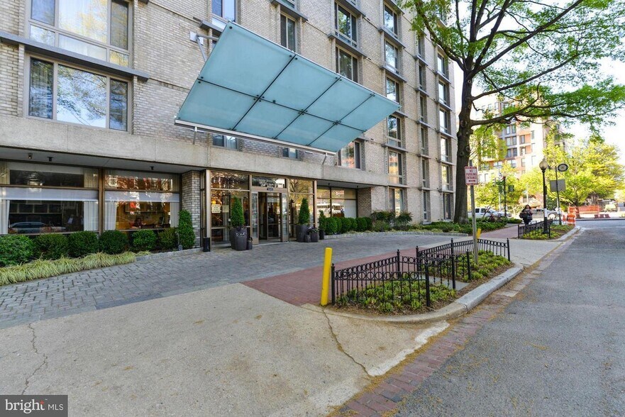 Building Photo - 950 25th St NW