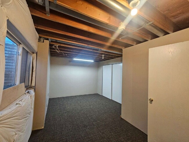 Building Photo - 150 N Carlton St