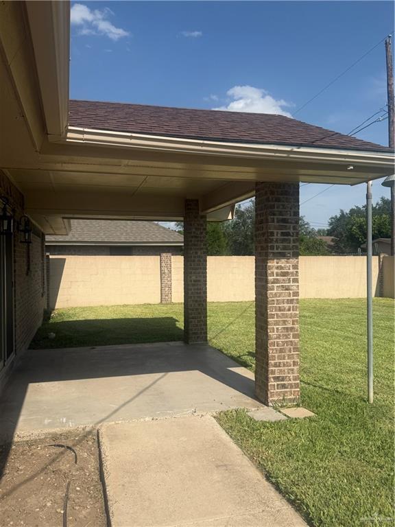 Building Photo - 1002 W Burney Dr