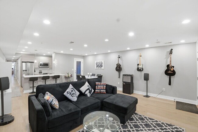 Building Photo - Boutique Condo Near Shaw Metro & Bloomingdale