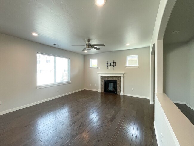 Building Photo - 11473 Baserri Dr