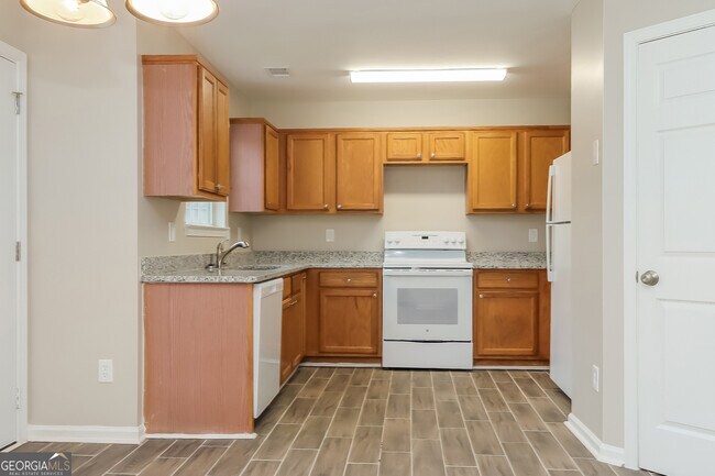 Building Photo - 312 Harris Ave