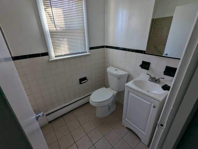 Building Photo - Applegate Apartments