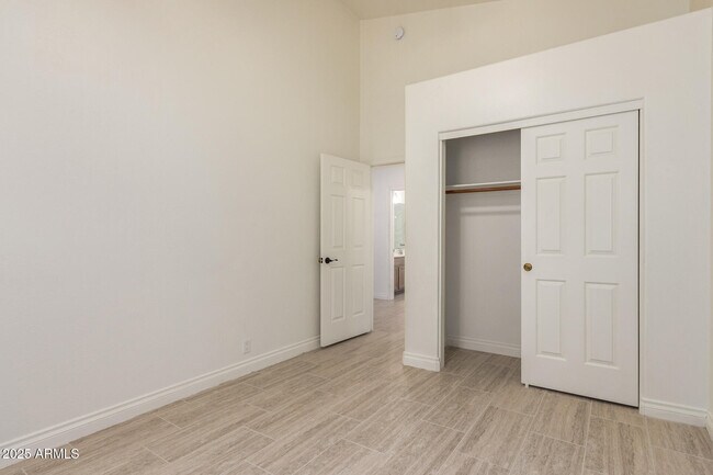 Building Photo - 6092 W Dublin Ln