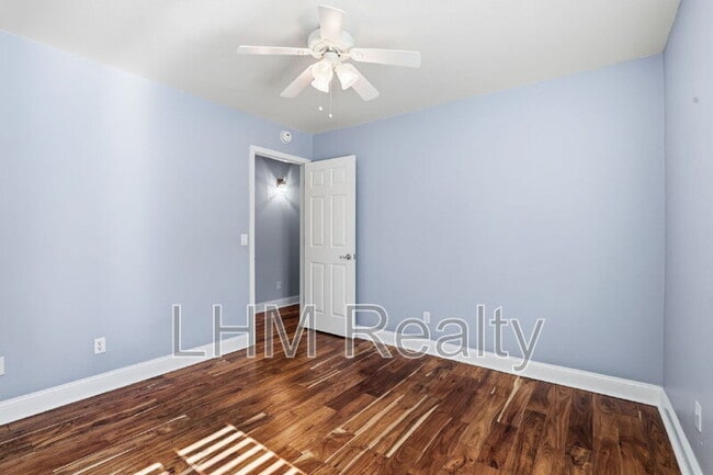 Building Photo - 1146 S Larkspur St