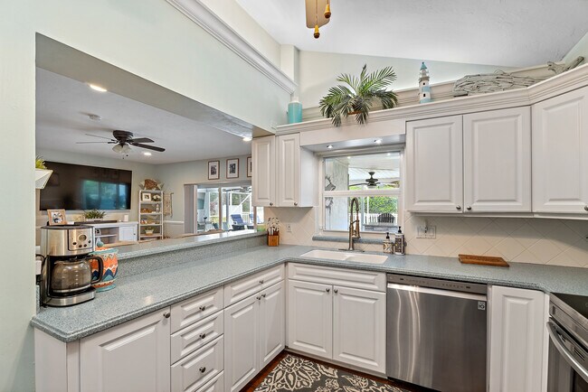 Building Photo - 9674 Dogwood Ave