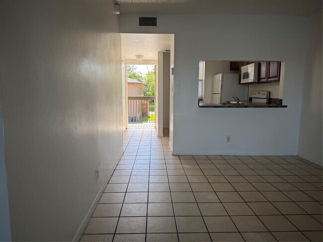 Building Photo - 10007 Winding Lake Rd