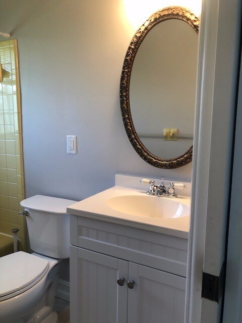Building Photo - Adorable & Updated in DeBary!