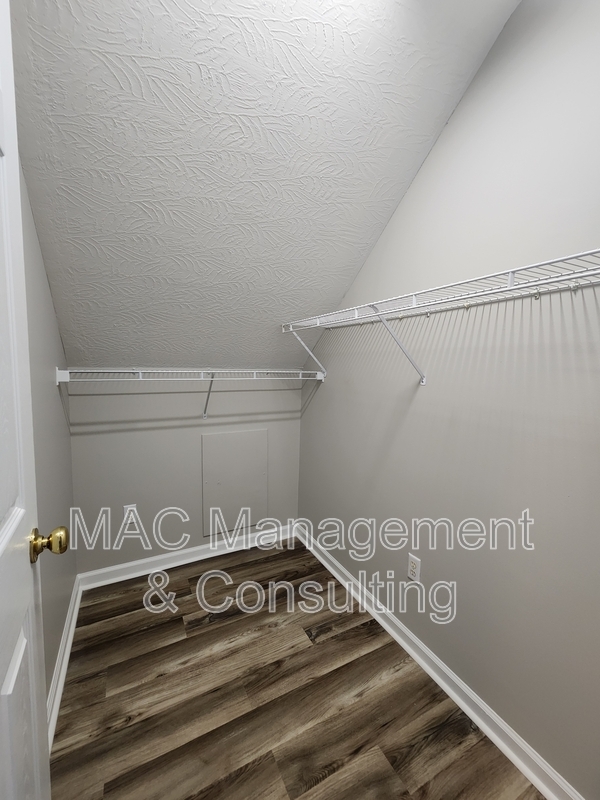 Building Photo - 1748 Bouton Dr