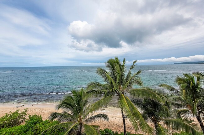 Building Photo - BEACH FRONT Waialua Penthouse 2/2/1pkg