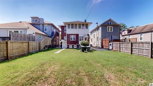 Building Photo - AVAILABLE NOW!  Beautiful Historic Home Fo...