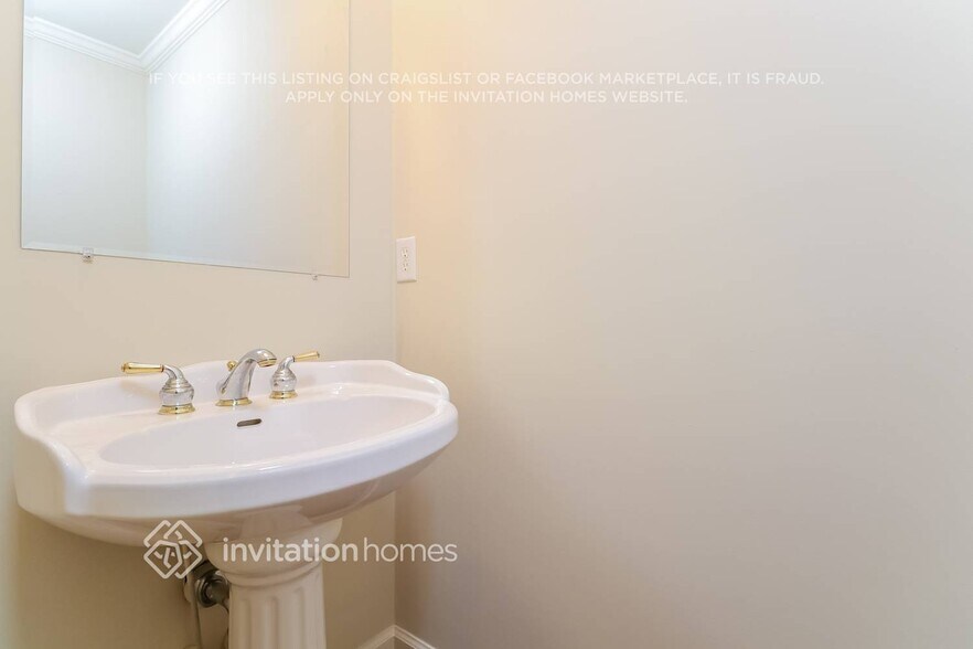 Building Photo - 3700 Turret Ct NE