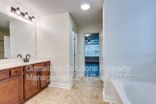Building Photo - 2605 Paddock Park Dr