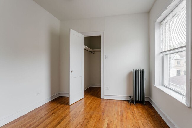 Building Photo - North Center / St. Bens - 2 Beds / 1 Bath ...