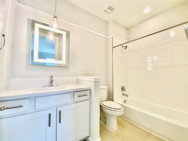 Building Photo - 12001 Vista Parke Dr