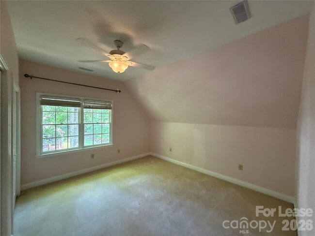 Building Photo - 2649 Willowbrook Dr