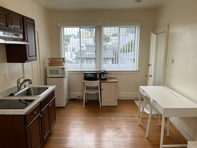 Building Photo - Cool Pad Near USF with Fantastic City View...
