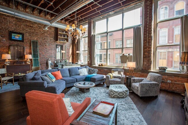 Building Photo - One of a Kind Furnished Condo in the Heart...
