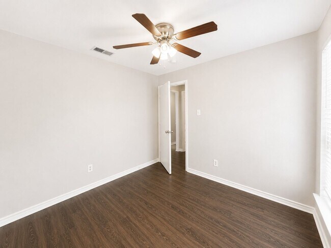 Building Photo - 7716-7718 Sable Lane